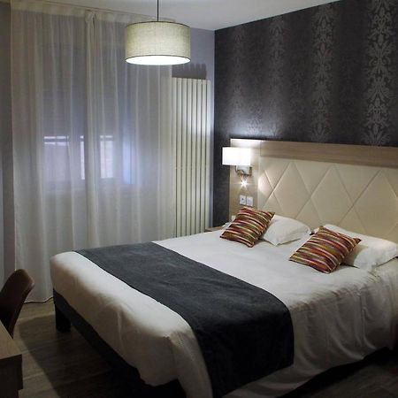 Logis Hotel Les Platanes Reyssouze Exterior photo